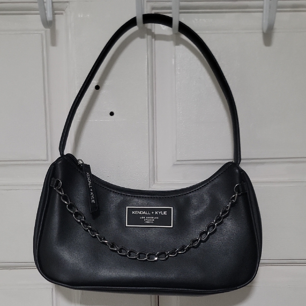 Kendall & Kylie Los Angeles Studio 90012 Black Shoulder Bag with Chain Accent